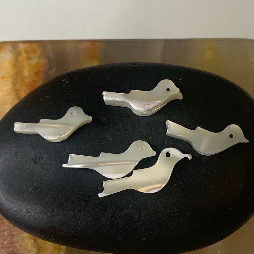 Lot of 5 Vintage Mother of Pearl Shell Bird Fetish Beads Top Drilled MOP .7"